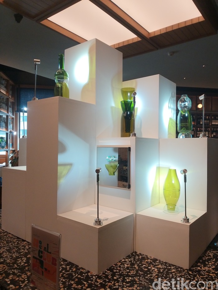 Patricia Untario Mejeng Karya Seni di Social House, Jakarta Pusat. Patricia Untario Mejeng Karya Seni di Social House, Jakarta Pusat.