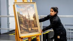 Penampakan Karya Seni yang Diselamatkan dari Kebakaran Bursa Efek Denmark Penampakan Karya Seni yang Diselamatkan dari Kebakaran Bursa Efek Denmark