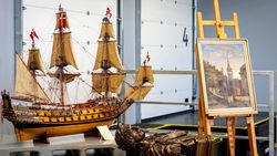 Penampakan Karya Seni yang Diselamatkan dari Kebakaran Bursa Efek Denmark Penampakan Karya Seni yang Diselamatkan dari Kebakaran Bursa Efek Denmark