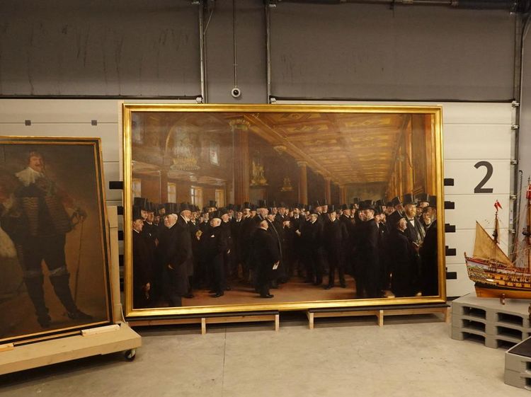 Penampakan Karya Seni yang Diselamatkan dari Kebakaran Bursa Efek Denmark