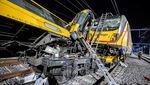 Penampakan Ringsek Kereta Penumpang Vs Barang di Ceko