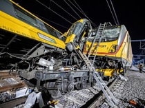 Penampakan Ringsek Kereta Penumpang Vs Barang di Ceko