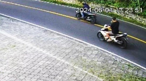 Rekaman CCTV pelaku penembakan saat melintas di Jalan Raya Ir. Soekarno, Tampaksiring, Gianyar. (foto : dok Polsek Tampaksiring).