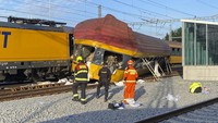 Seorang juru bicara petugas pemadam kebakaran Administrasi Kereta Api mengatakan kepada TV Ceko bahwa beberapa orang terluka parah dan tewas.