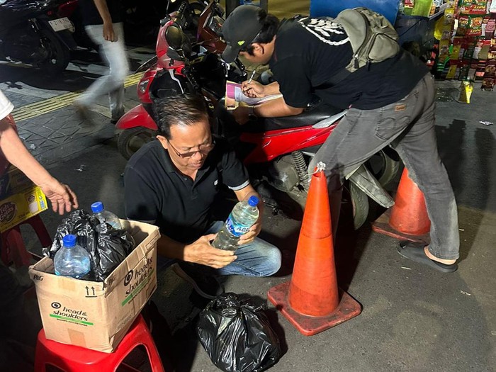 Polisi razia toko kelontong jual miras ilegal (dok.istimewa)