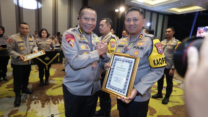 Polres Blitar Kota mendapat 2 penghargaan dari Polda Jatim