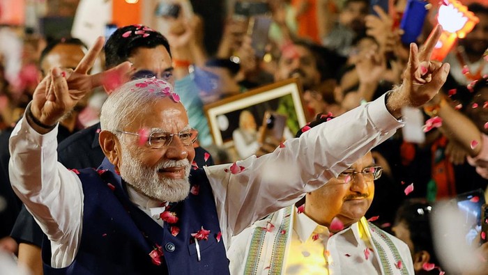 Supporters throw petals on Indian Prime Minister Narendra Modi as he arrives at Bharatiya Janata Party (BJP) headquarters in New Delhi, India, June 4, 2024. REUTERS/Adnan Abidi     TPX IMAGES OF THE DAY