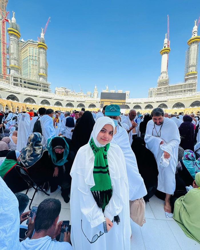 Putri Isnari Putri Isnari saat menjalankan ibadah haji tahun lalu.