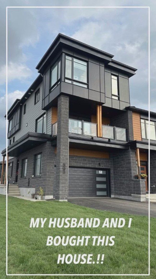 Melalui akun Instagram pribadinya Cut Memey membagikan potret rumah barunya di Kanada. Ia mengaku sudah mendambakan rumah tersebut selama 11 tahun sejak awal melihatnya di internet. Bahkan potret rumah impian tersebut sampai dijadikan wallpaper di ponsel Cut Memey. Foto: Instagram/@cutmemey