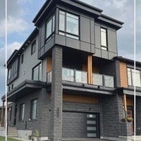 Melalui akun Instagram pribadinya Cut Memey membagikan potret rumah barunya di Kanada. Ia mengaku sudah mendambakan rumah tersebut selama 11 tahun sejak awal melihatnya di internet. Bahkan potret rumah impian tersebut sampai dijadikan wallpaper di ponsel Cut Memey. Foto: Instagram/@cutmemey