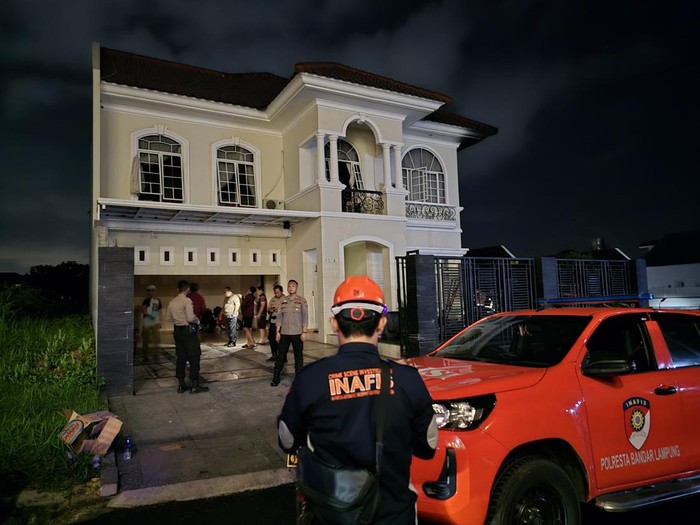 Rumah Kepala OJK Lampung nyaris terbakar usai genset meledak