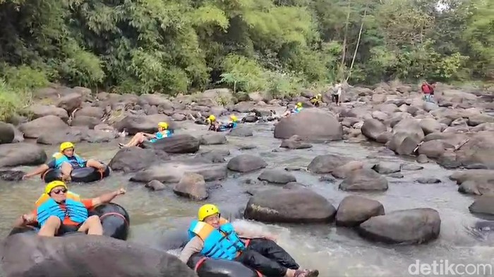Sensasi wisata Kubang River Tubing Cirebon
