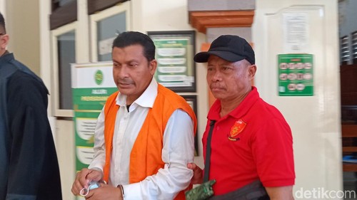 Seorang pengacara di Bali bernama Muhamad Husein divonis dengan hukuman 1 tahun 2 bulan penjara oleh majelis hakim di Pengadilan Negeri (PN) Denpasar, Kamis (6/6/2024). (Foto: Aryo Mahendro/detikBali)