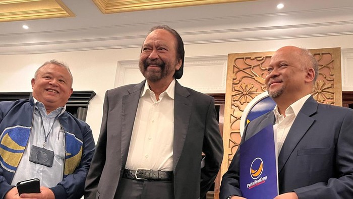 Ketum Partai NasDem, Surya Paloh, mengungkap alasannya memberi dukungan kepada putra Presiden RI ke-3 BJ Habibie, Ilham Akbar Habibie, di Pilgub Jabar.
