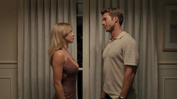 Cuplikan adegan Sydney Sweeney di Anyone But You.