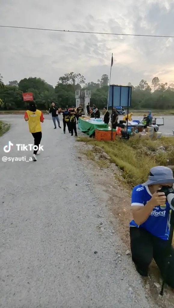 Unik! Acara Lari Marathon Ini Tawarkan Gorengan dan Ayam Goreng ke Peserta