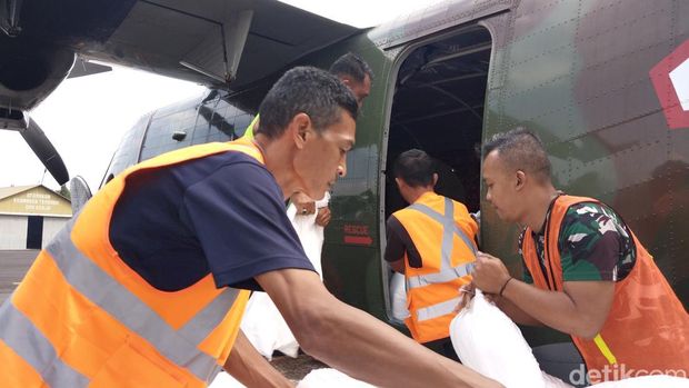 Upaya memburu hujan di Lanud Husein Sulaeman