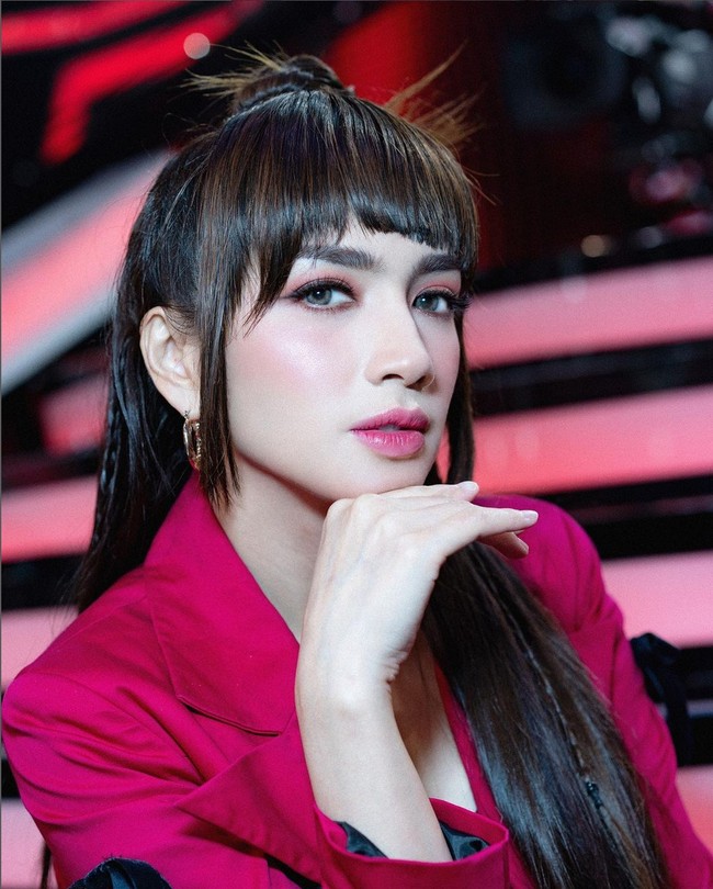 Angel Karamoy menjalani operasi plastik di sebuah klinik kecantikan di Seoul, Korea Selatan. Seperti ini wajahnya sebelum prosedur kecantikan. Foto: Instagram/@realangelkaramoy