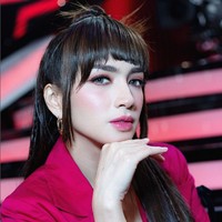 Angel Karamoy menjalani operasi plastik di sebuah klinik kecantikan di Seoul, Korea Selatan. Seperti ini wajahnya sebelum prosedur kecantikan. Foto: Instagram/@realangelkaramoy