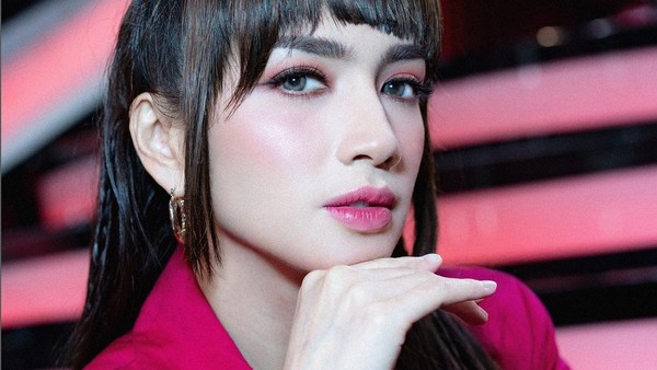 Transformasi Wajah Angel Karamoy Setelah Operasi Hidung dan Face Contouring