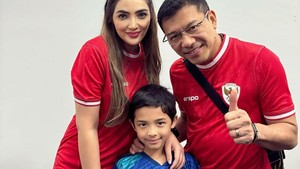 Ditemui di GBK, Jakarta Pusat, Arsya mengaku senang bisa menggandeng tangan Nathan Tjoe-A-On. Senang banget, kata Arsya. Foto: dok. Instagram Ashanty