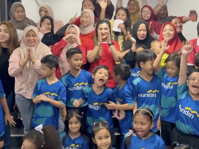 Ashanty antar Arsya jadi pendamping Timnas Indonesia di GBK.