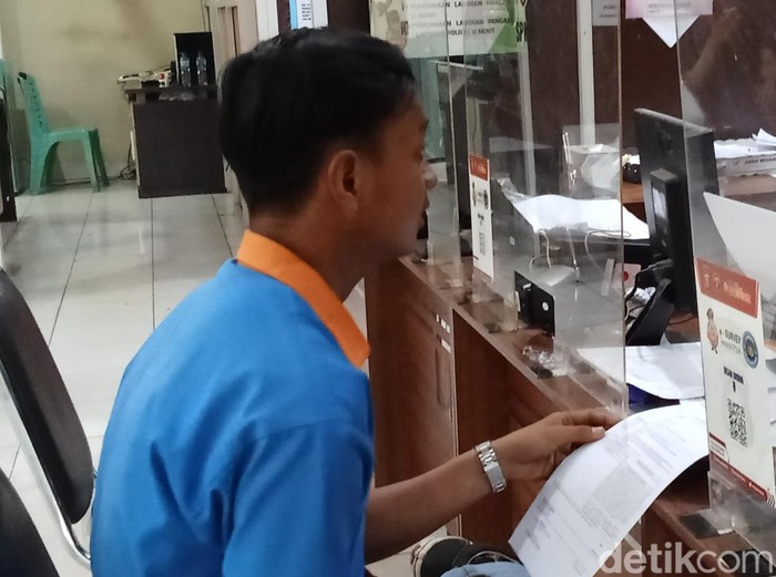 Motor Muhammad Aziz (20) yang baru lunas seminggu lalu hilang saat ditinggal bekerja di Palembang, Sumsel. Menurut saksi, terduga pelaku menggunakan jaket ojol.