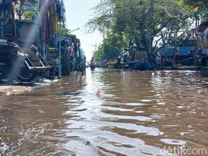 Banjir Rob di Pasuruan Mulai Terjang Permukiman, Warga: Sangat Mengganggu
