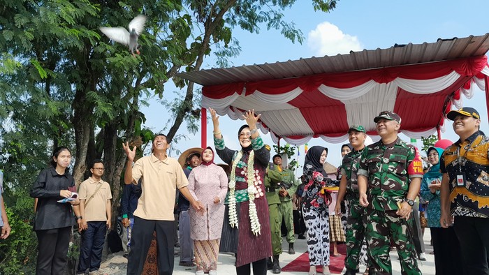 Bupati Klaten resmikan jalan poros desa