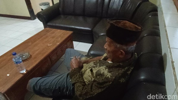 Suhar, saat melapor di Polsek Lumbang, Kabupaten Probolinggo