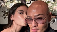 Deddy Corbuzier dan Sabrina Makan Malam Rayakan Ultah Pernikahan