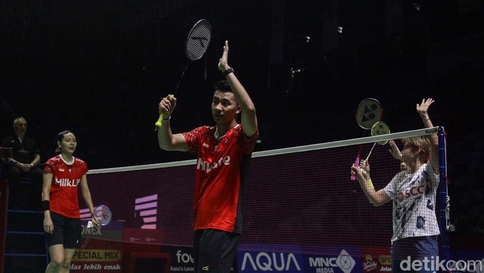 Dejan-Gloria Tersungkur dari Ganda Campuran Thailand Dejan Ferdinansyah/Gloria Emanuelle Widjaja terhenti di perempatfinal Indonesia Open 2024. Mereka dikalahkan wakil Thailand dua gim langsung.