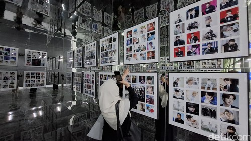 Pameran K-Pop terbesar di Indonesia, D'FESTA, digelar di Mal Taman Anggrek, Jakarta Barat. Pameran ini berlangsung 7 Juni - 21 Juli 2024. Tiket masuknya dibanderol Rp319.000 (weekday) dan Rp339.000 (weekend).