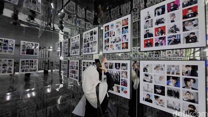 Pameran K-Pop terbesar di Indonesia, D'FESTA, digelar di Mal Taman Anggrek, Jakarta Barat. Pameran ini berlangsung 7 Juni - 21 Juli 2024. Tiket masuknya dibanderol Rp319.000 (weekday) dan Rp339.000 (weekend).