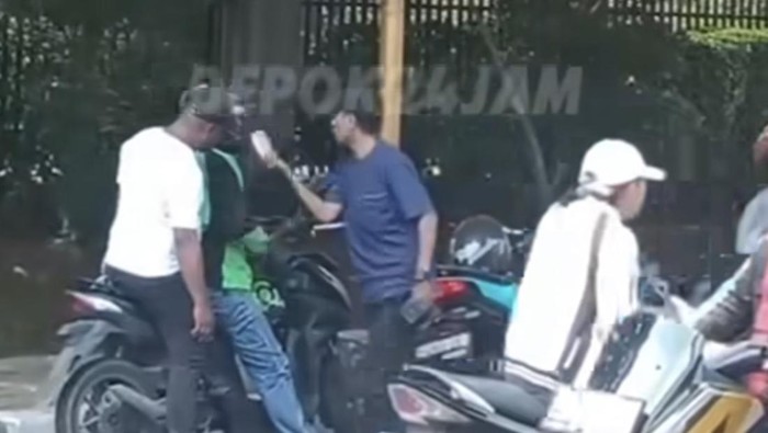 Diduga debt collector cekcok dengan ojol di Depok