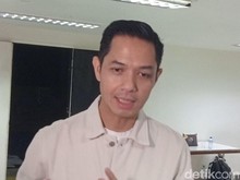 Dude Harlino Sempat Galau Kerja Kantoran atau Main Sinetron