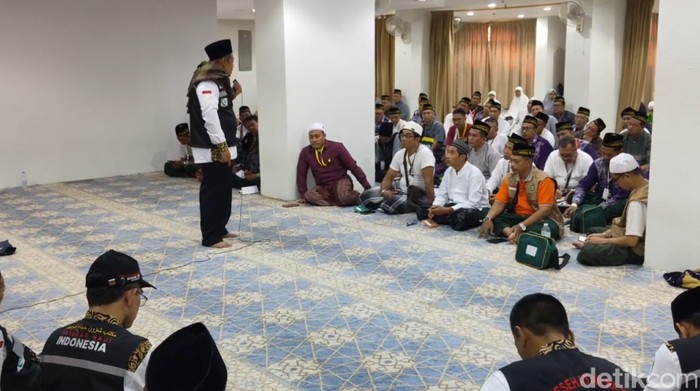 Edukasi skema murur saat mabit di Muzdalifah, Kamis (6/6/2024).
