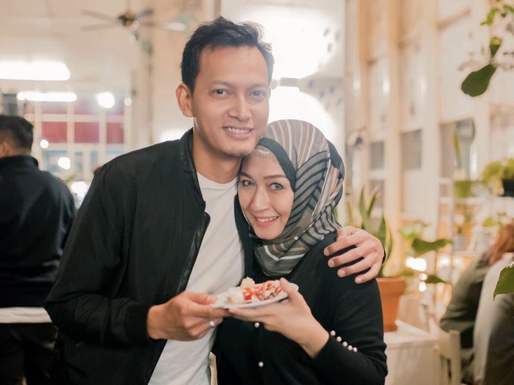 Fedi Nuril Romantis Bareng Istri Saat Kulineran, Begini Potretnya!