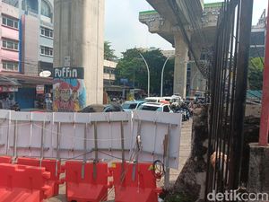 Berkah Pedagang di Balik Kemacetan Ciledug, Omzet Naik Bisa 3 Kali Lipat