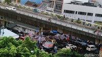 Nama Asemka berasal dari istilah Belanda, Asem Kade. Kade memiliki arti tepian kali atau dermaga. Pada zamannya, banyak tumbuh pohon asem di Kade, sehingga orang biasa menyebutnya Asem Kade, dan pelafalannya disingkat menjadi Asemka.