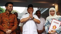 Prabowo memuji Khofifah-Emil sebagai pemimpin yang sukses menyejahterakan masyarakat Jawa Timur.  