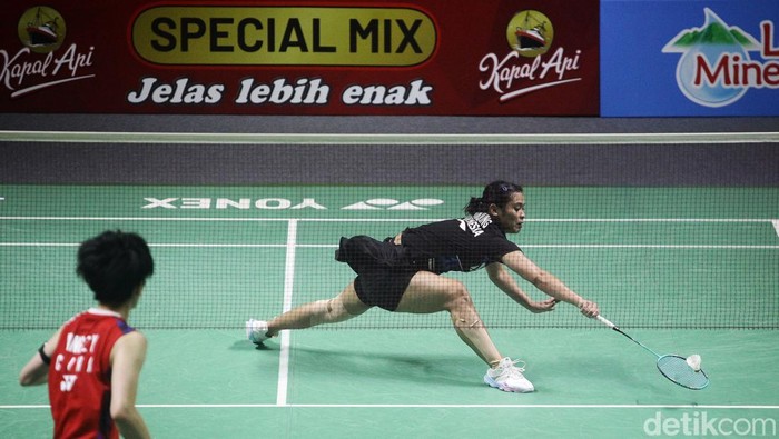 Gregoria Ditumbangkan Wang Zhi Yi di Perempatfinal Indonesia Open 2024 Pebulutangkis Indonesia Gregoria Mariska Tunjung bertanding melawan Wang Zhi Yi babak 8 besar atau perempat final Indonesia Open 2024 di Istora Senayan, Jakarta, Jumat (7/6/2024). Mariska Tanjung kalah dua set 8-21, 18-21.