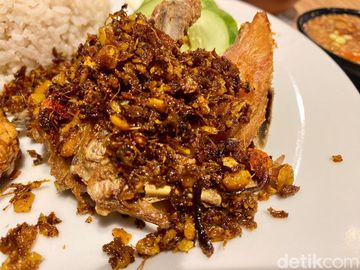 Gurih Berempah Ayam Goreng Lengkuas Legendaris 66 Tahun Lalu
