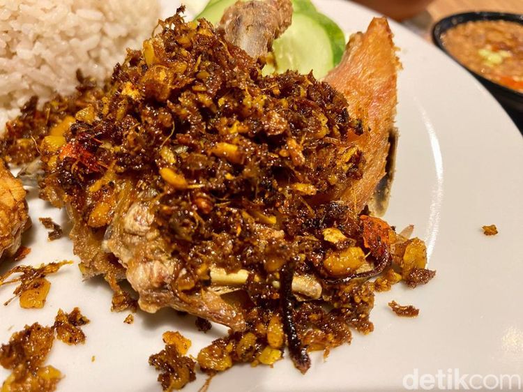 Gurih Berempah Ayam Goreng Lengkuas Legendaris 66 Tahun Lalu