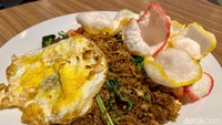 Kalau tak mau pesan ayam goreng, di gerai Ayam Tjap Benteng versi modern ini juga ada menu lainnya dengan harga terjangkau. Foto: detikFood