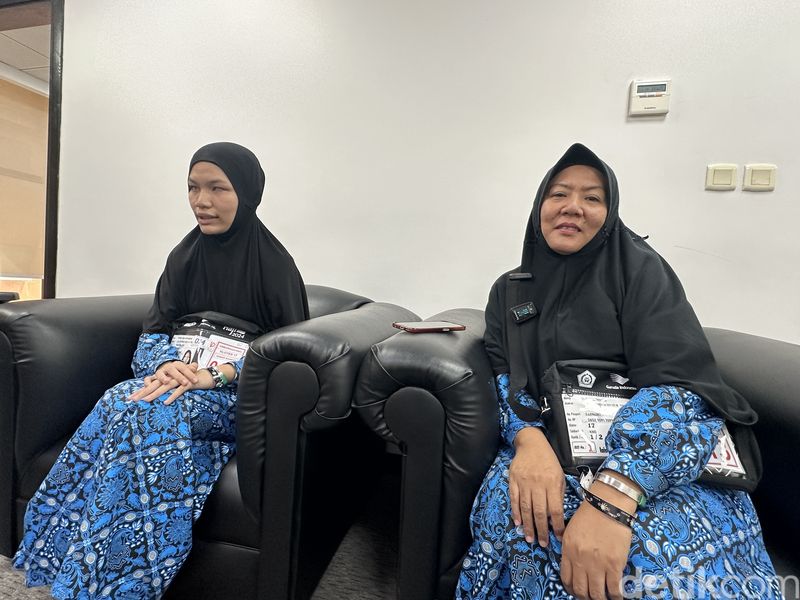 Haji Muda Aura dan Ibunya