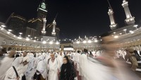 Menjelang berakhirnya fase kedatangan jemaah calon haji (closing date) pada 10 Juni 2024 kondisi Masjidil Haram semakin padat oleh jemaah dari berbagai belahan dunia khususnya pada saat salat lima waktu.