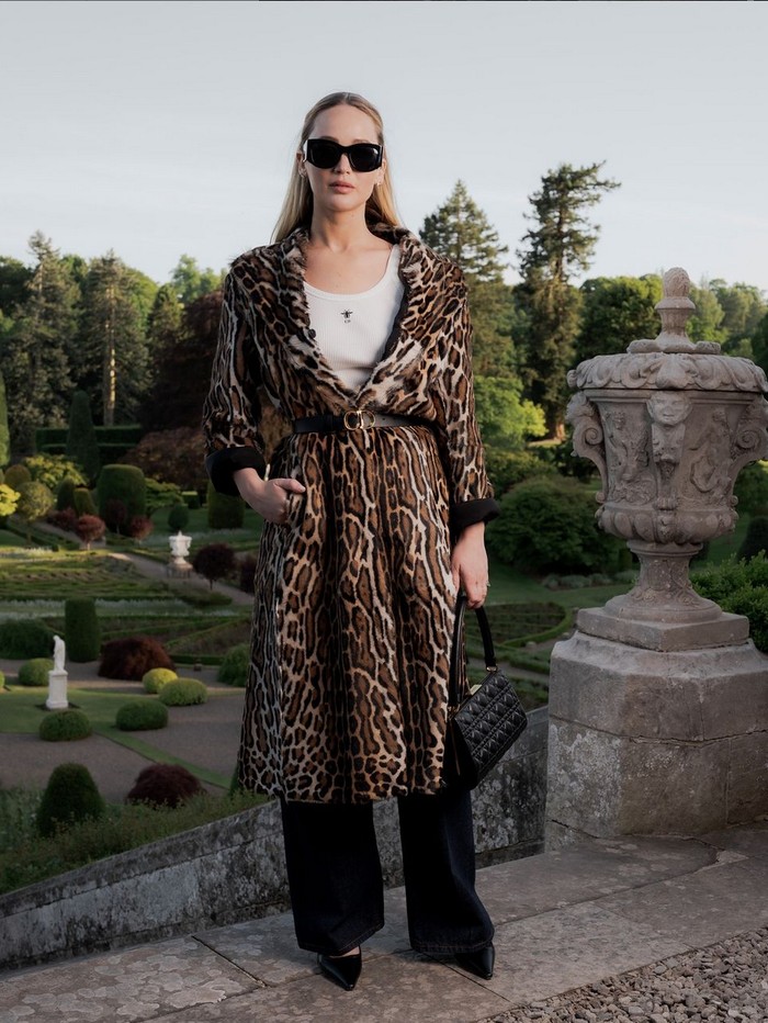 Jennifer Lawrence di show Dior Cruise 2025.