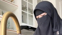 Di TikTok, akun ummi_pipikdianirawari sudah memiliki 1,1 juta followers. Belum lama ini (5/6), Ummi Pipik membagikan momen dirinya sedang masak di dapur rumah. Foto: TikTok ummi_pipikdianirawari
