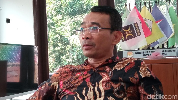 Ketua KPU Kota Cirebon, Mardeko